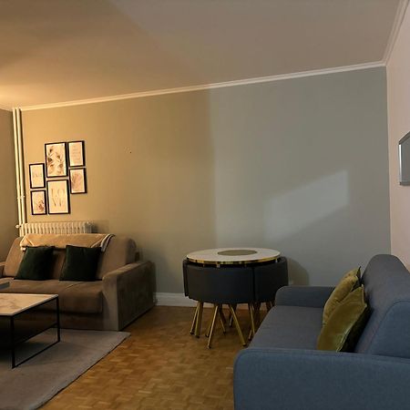 Proche Chateau De Versailles Avec Balcon Vu Sur Une Foret Et Parking Gratuit Pour 5 Personnes Maximum Luaran gambar