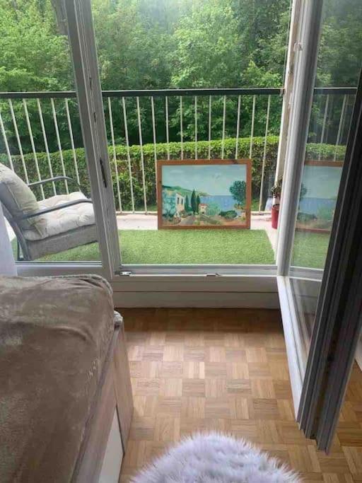 Proche Chateau De Versailles Avec Balcon Vu Sur Une Foret Et Parking Gratuit Pour 5 Personnes Maximum Luaran gambar