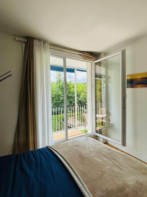 Proche Chateau De Versailles Avec Balcon Vu Sur Une Foret Et Parking Gratuit Pour 5 Personnes Maximum Luaran gambar