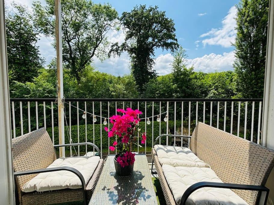 Proche Chateau De Versailles Avec Balcon Vu Sur Une Foret Et Parking Gratuit Pour 5 Personnes Maximum Luaran gambar