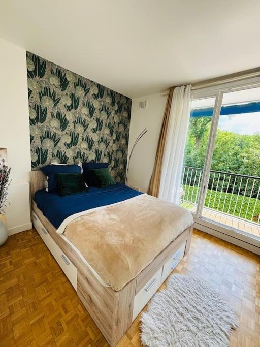 Proche Chateau De Versailles Avec Balcon Vu Sur Une Foret Et Parking Gratuit Pour 5 Personnes Maximum Luaran gambar